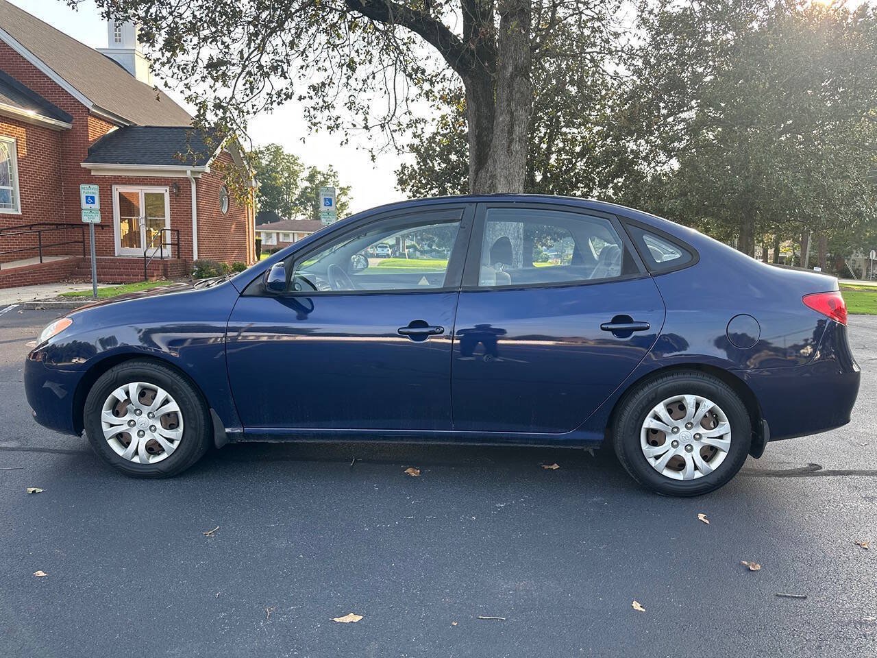 Used 2010 Hyundai Elantra GLS FWD image 10