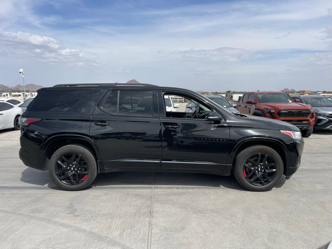 Used 2021 Chevrolet Traverse Premier w/ Redline Edition image 3