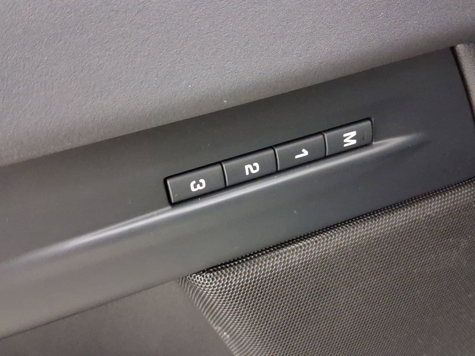 Used 2025 Land Rover Range Rover Evoque Dynamic SE image 22