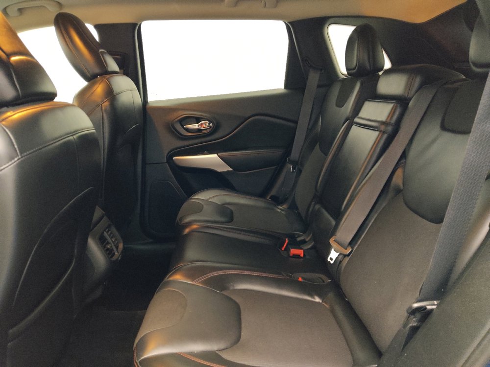 Used 2018 Jeep Cherokee Trailhawk image 18