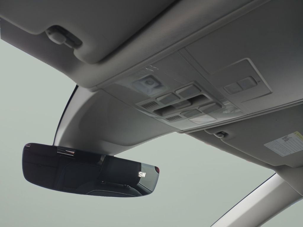 Used 2022 Volkswagen Tiguan SE image 24