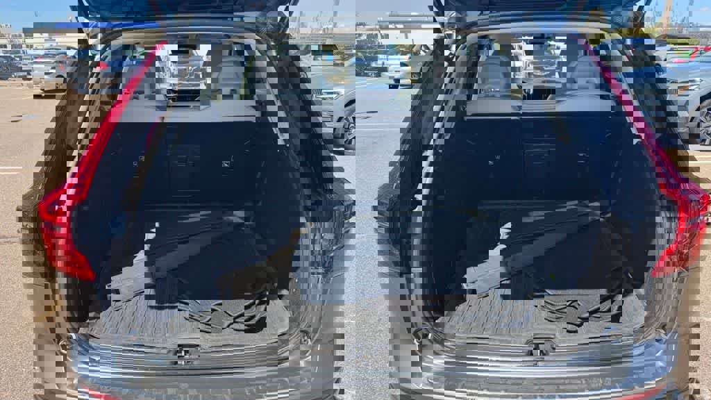 Used 2019 Volvo XC60 T6 Momentum w/ Multimedia Package image 15