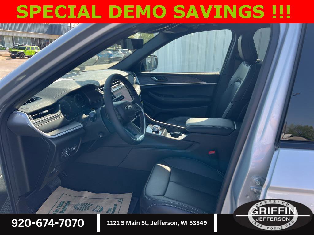 New 2025 Jeep Grand Cherokee L Limited w/ Luxury Tech Group II image 7