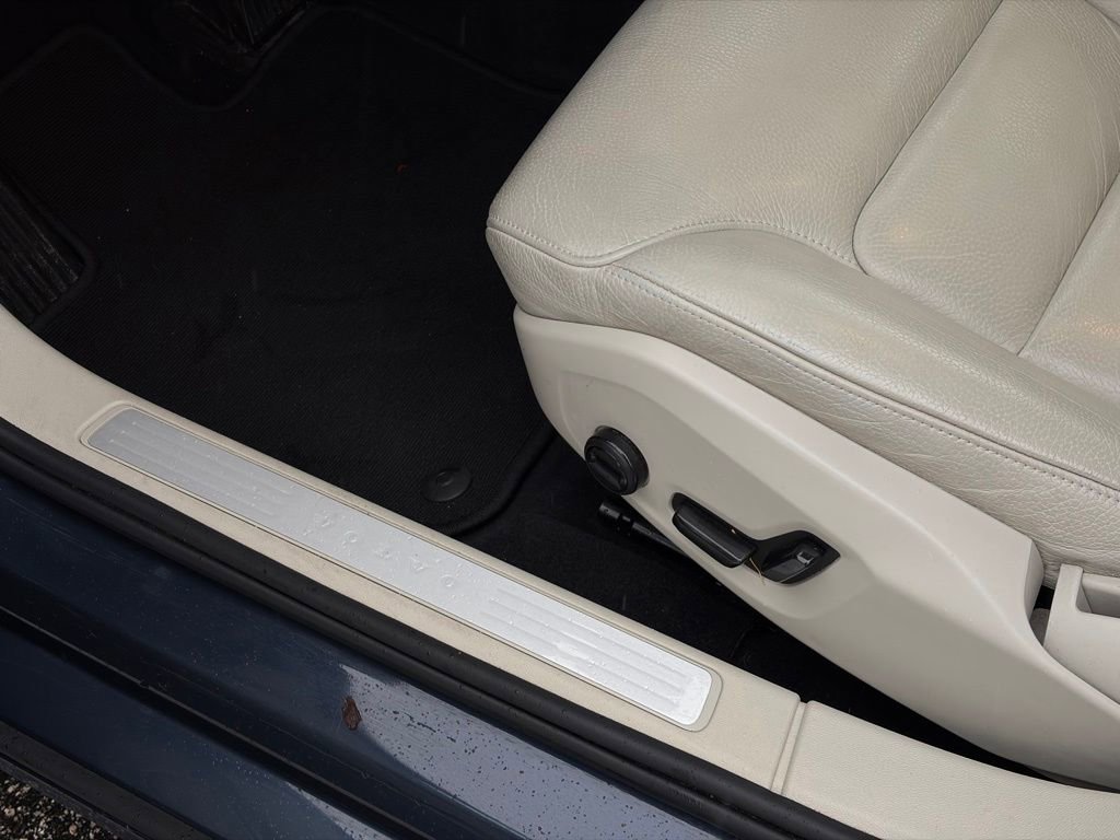 Used 2022 Volvo S60 B5 Momentum w/ Premium Package image 13