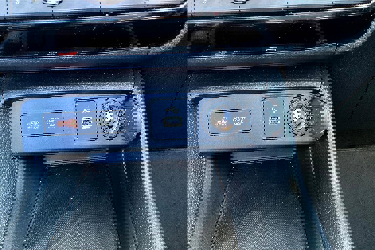 Used 2024 Honda Civic EX-L image 25