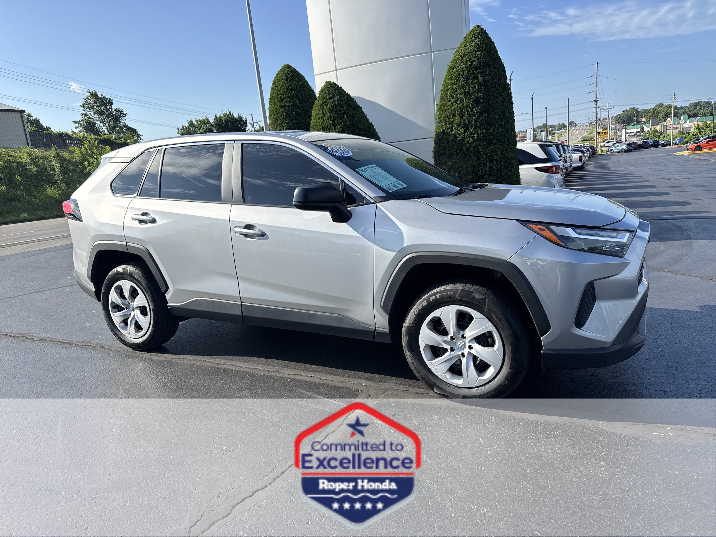Used 2024 Toyota RAV4 LE AWD/4WD video 1