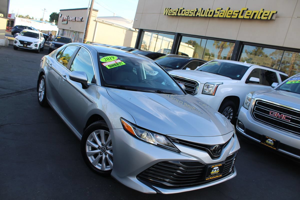 Used 2019 Toyota Camry LE w/ Carpet Mat Package FWD image 32