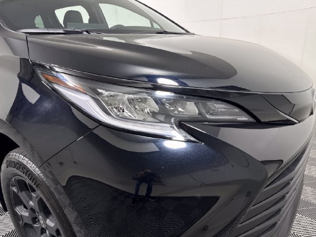 New 2026 Toyota Sienna XLE Woodland Edition AWD/4WD image 12
