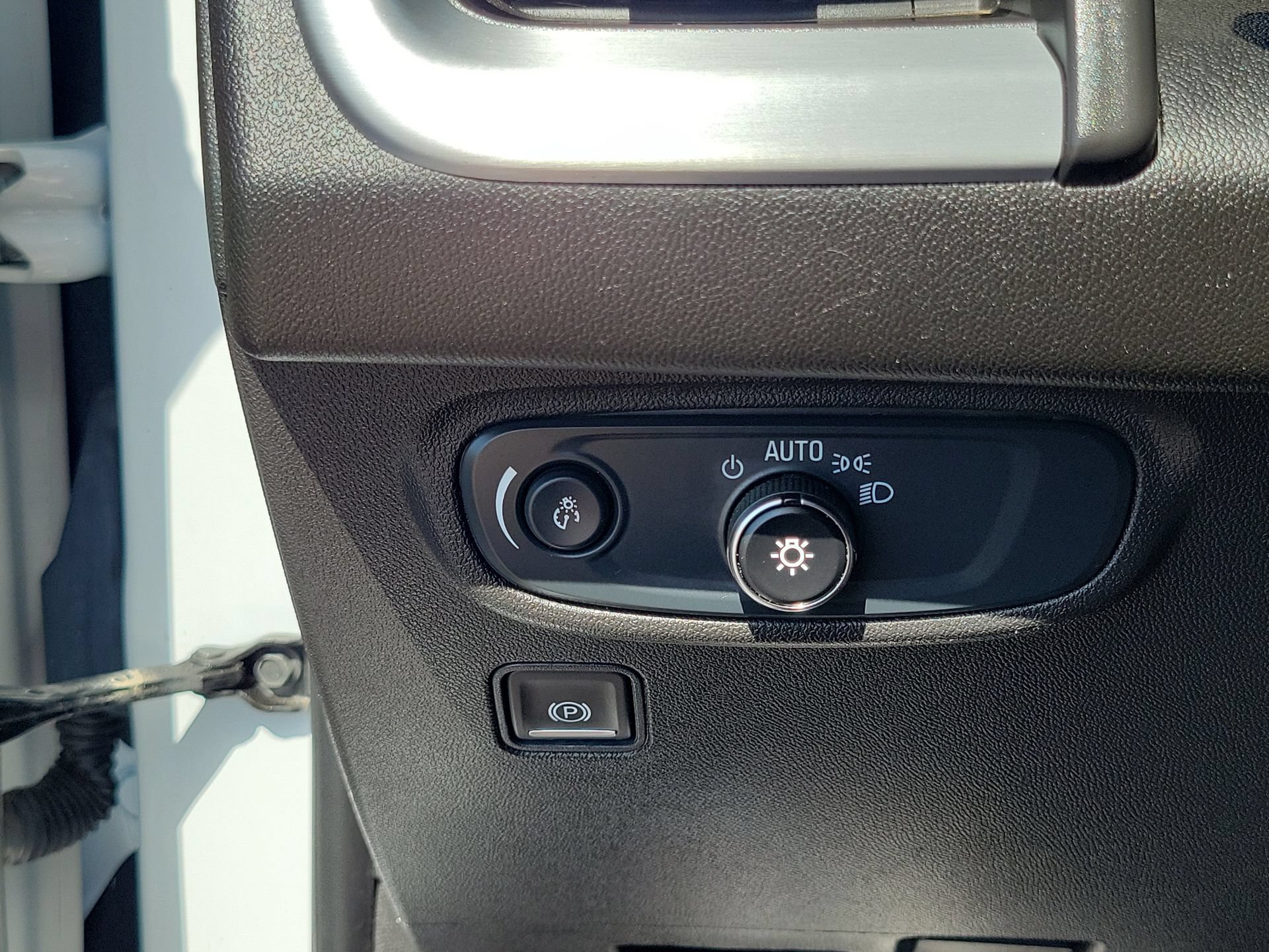 Used 2024 GMC Terrain SLE FWD image 12