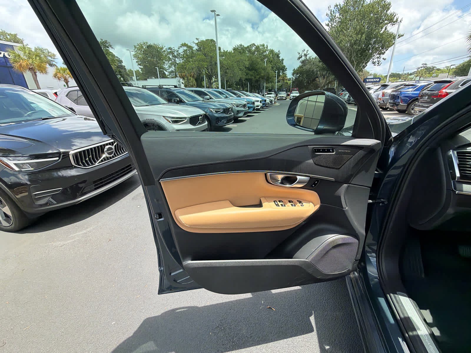 Used 2024 Volvo XC90 T8 Ultimate w/ Protection Package Premier AWD/4WD image 25