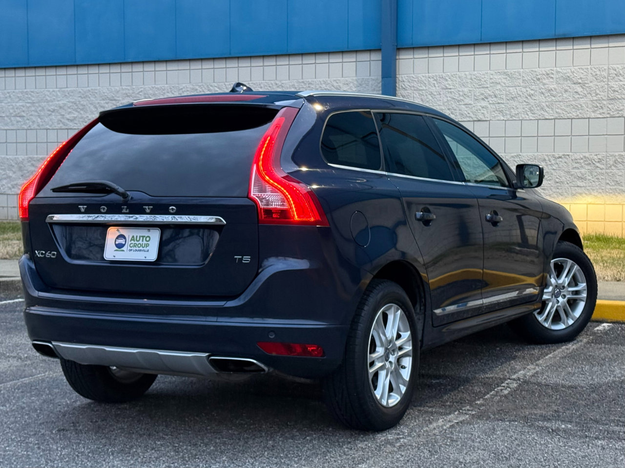 Used 2015 Volvo XC60 T5 Platinum image 5