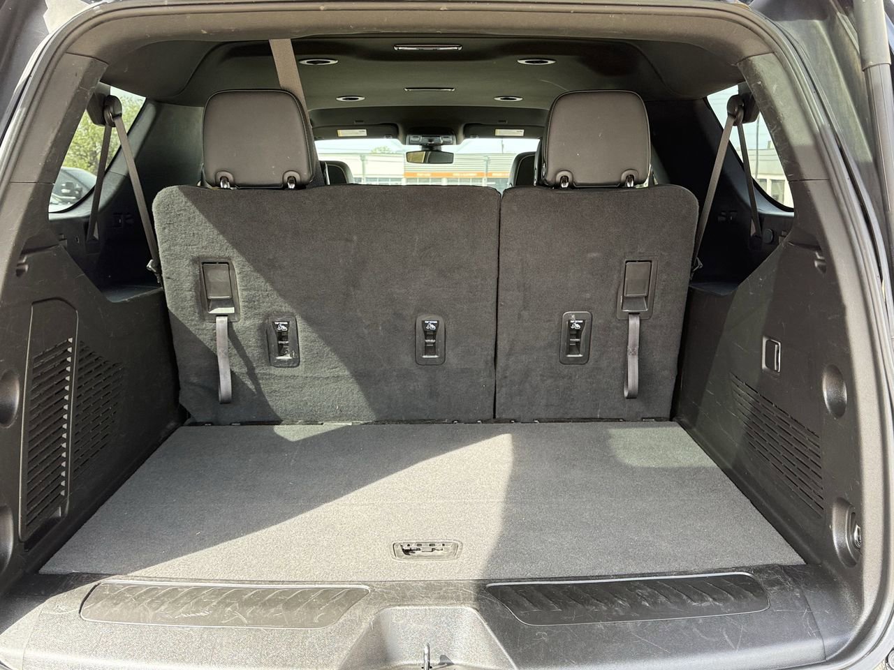 Used 2022 GMC Yukon XL SLT image 30