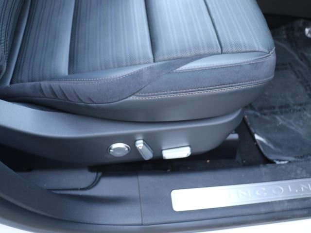 Used 2024 Lincoln Nautilus Reserve w/ Equipment Group 202A image 9