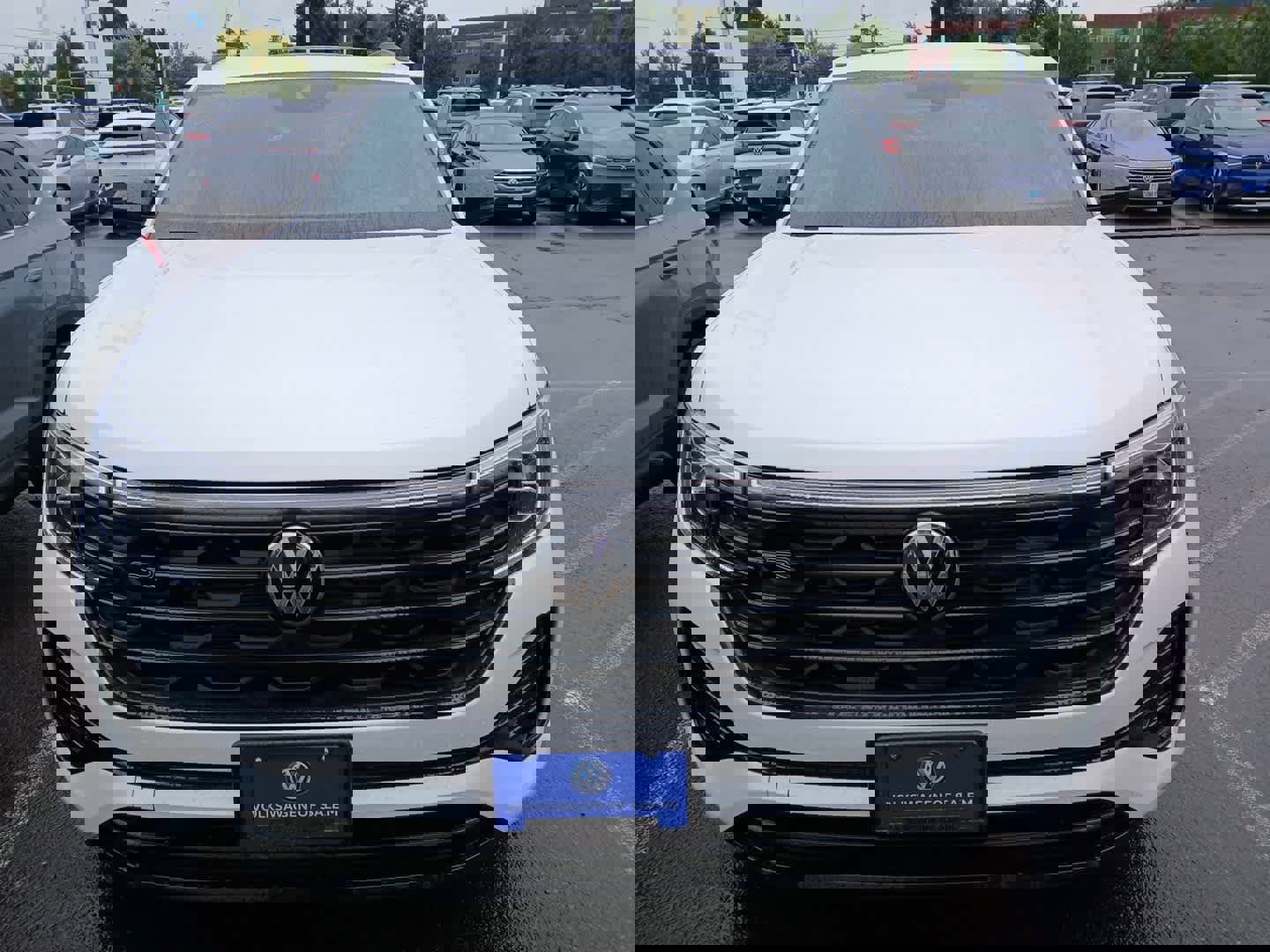 Used 2025 Volkswagen Atlas Cross Sport SEL R-Line image 3