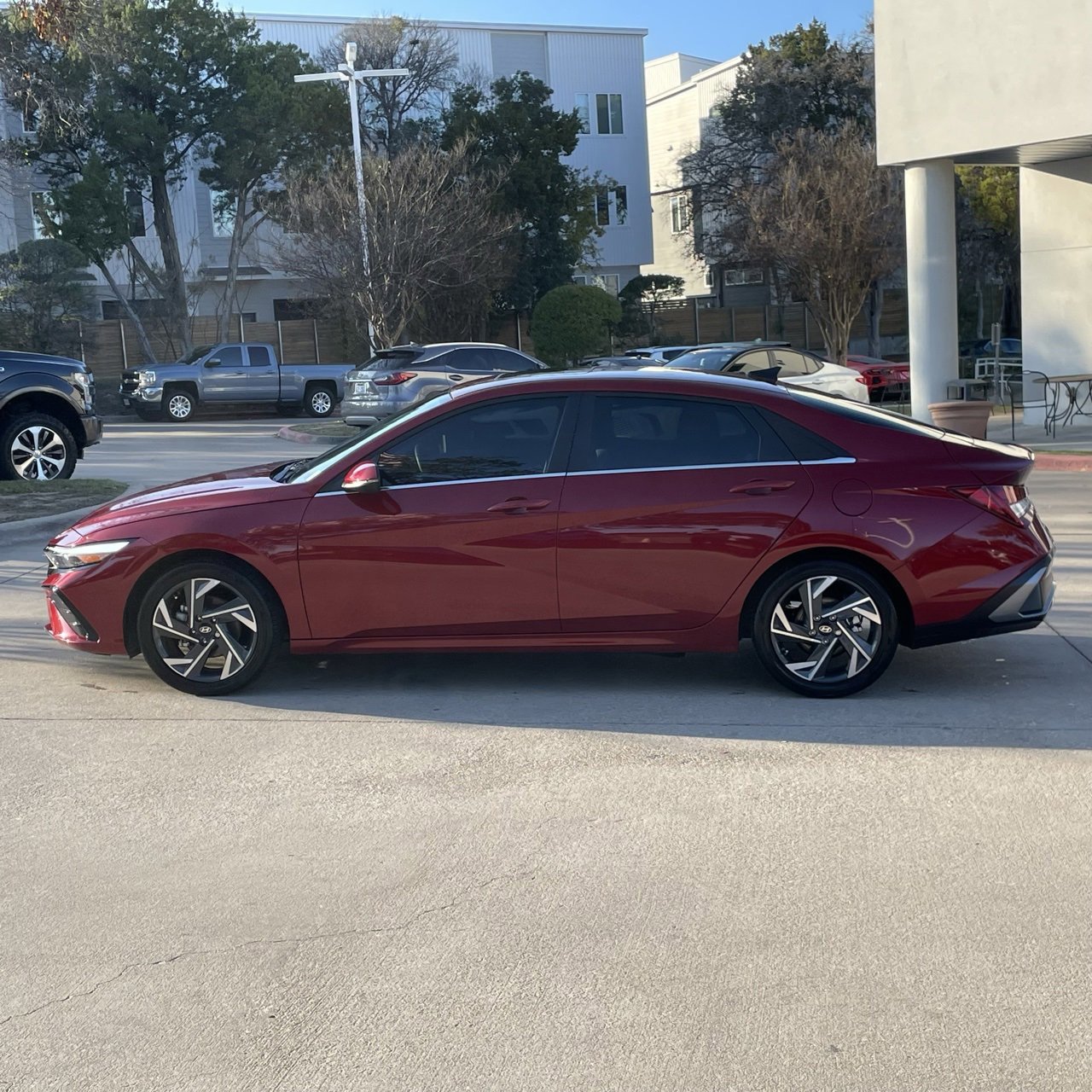 Used 2025 Hyundai Elantra Limited image 3