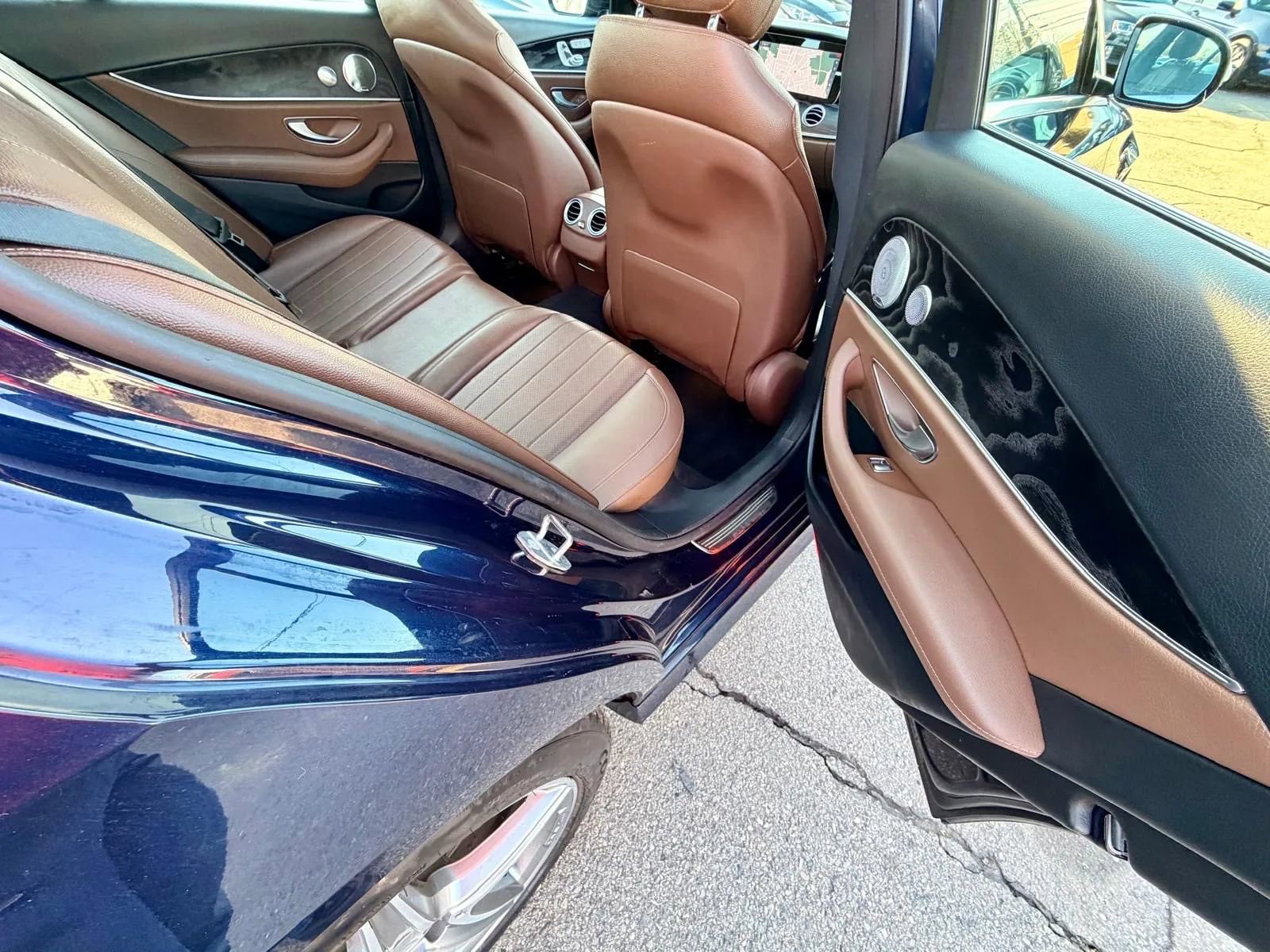 Used 2017 Mercedes-Benz E 300 4MATIC image 6