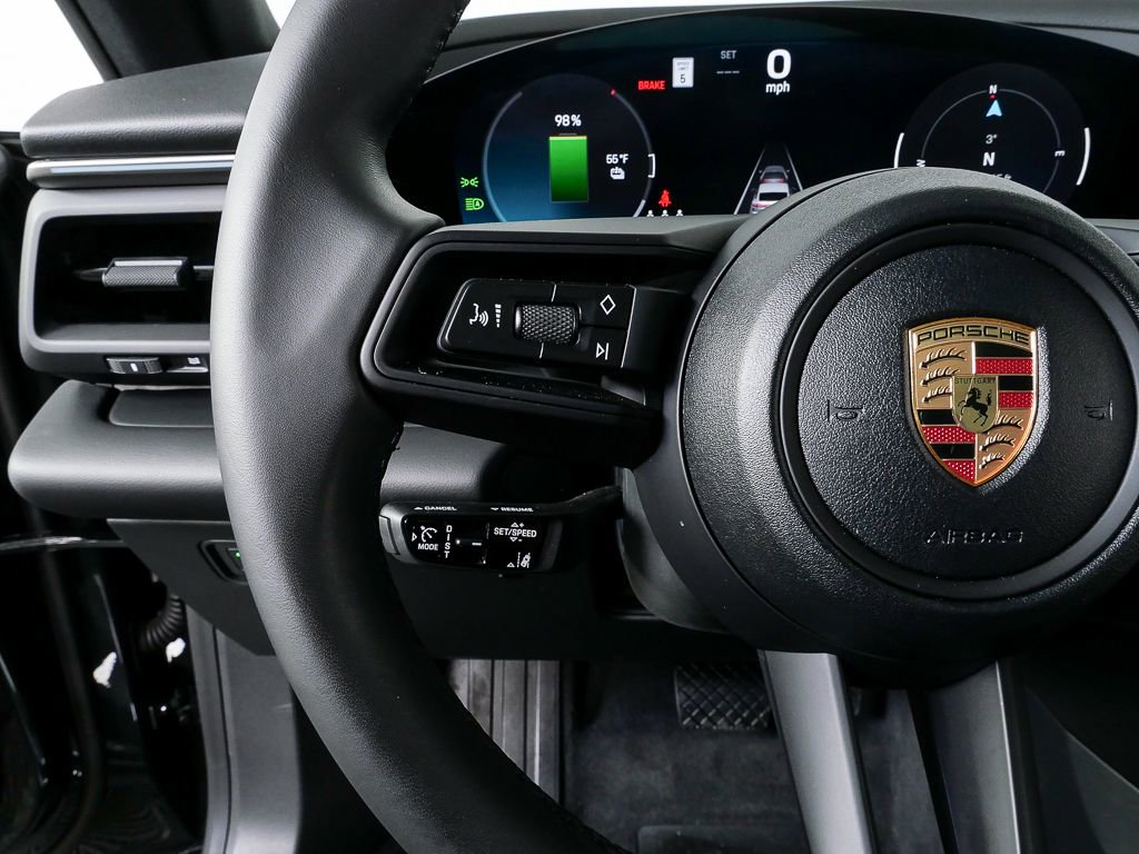 Certified 2025 Porsche Macan Electric image 10