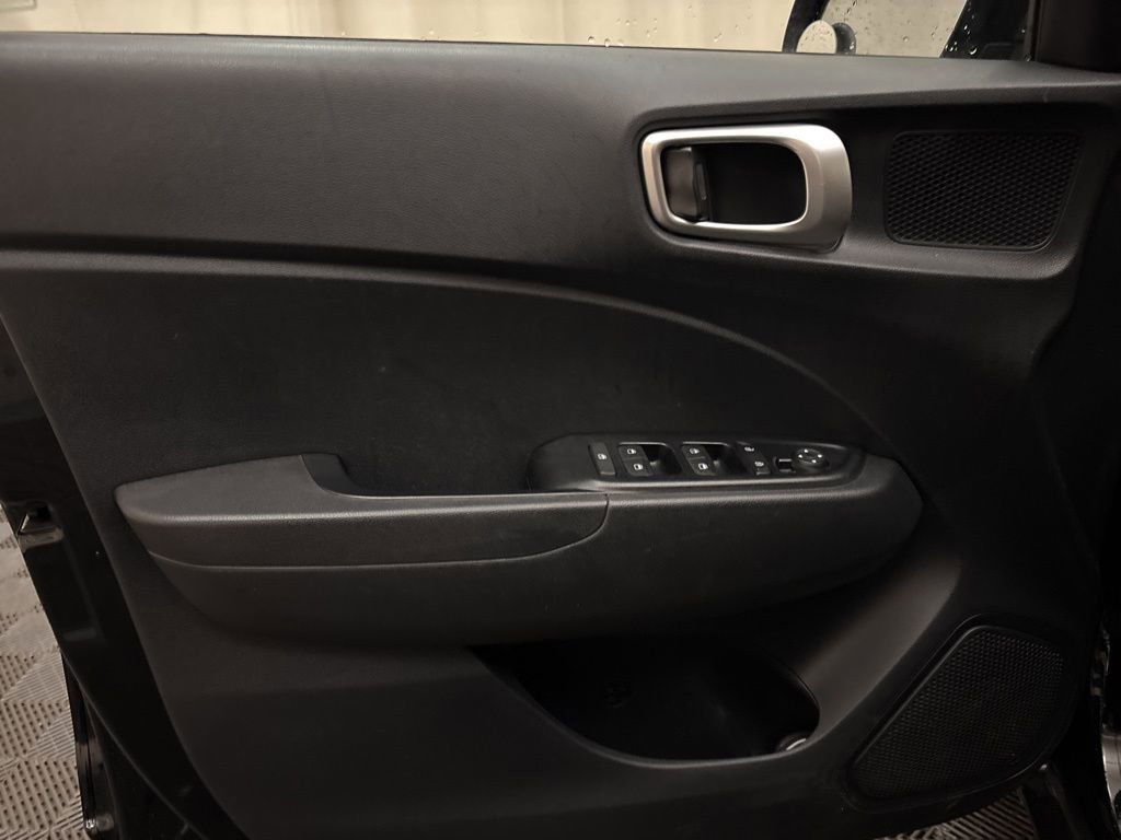 Used 2020 Hyundai Venue SEL image 10