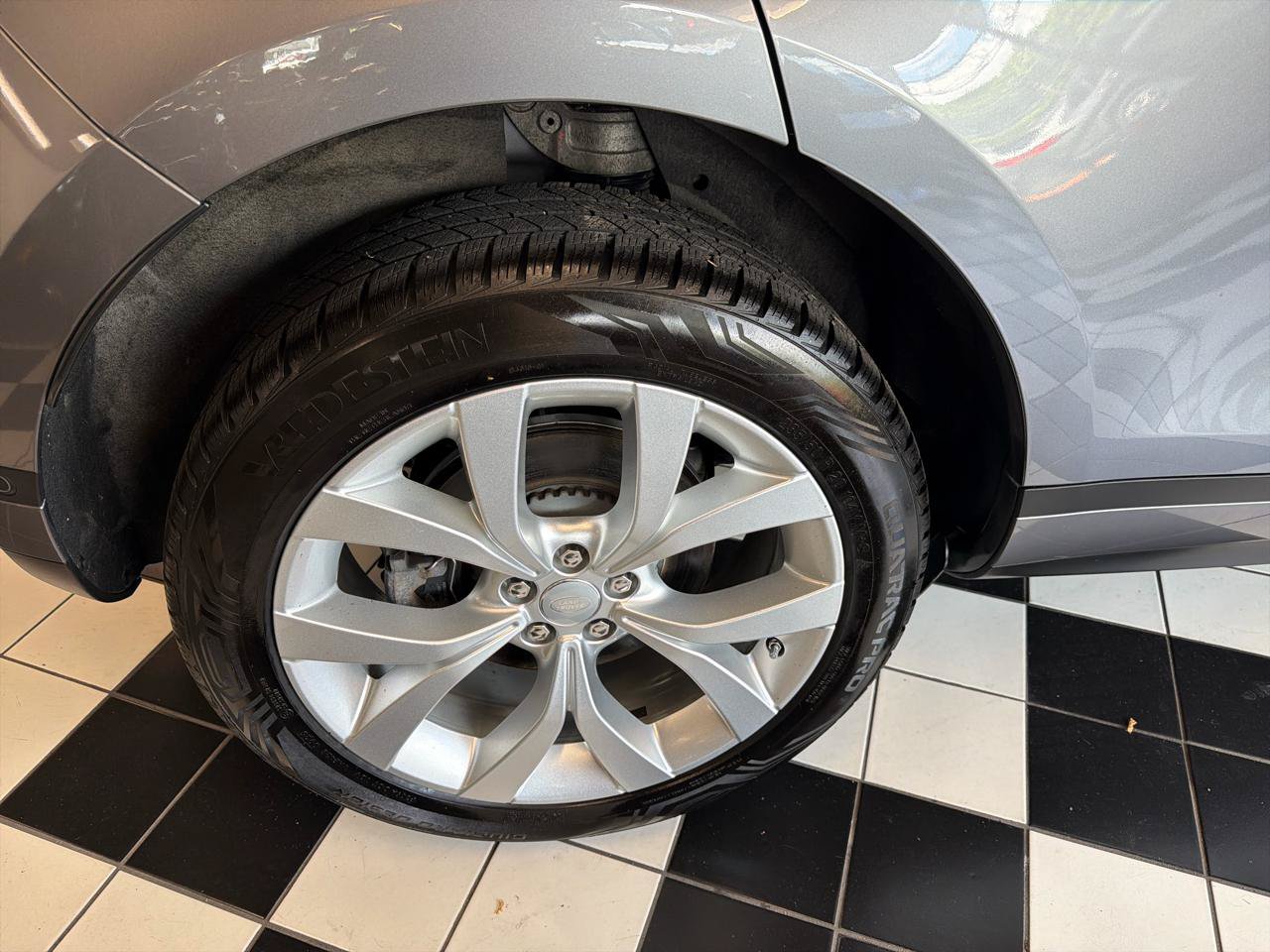 Used 2021 Land Rover Range Rover Evoque S AWD/4WD image 9
