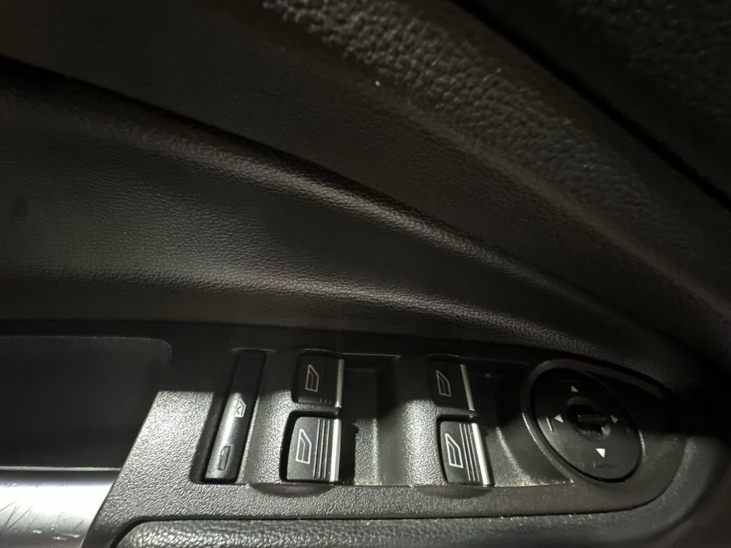 Used 2019 Ford Escape SE image 15