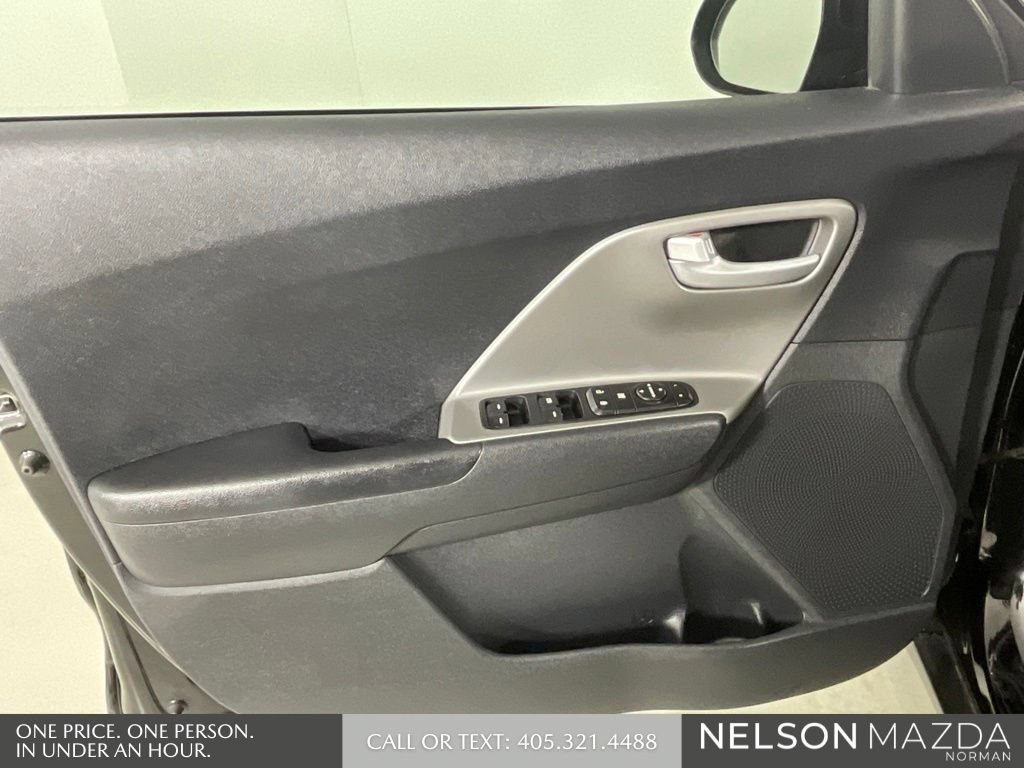 Used 2017 Kia Niro FE FWD image 17