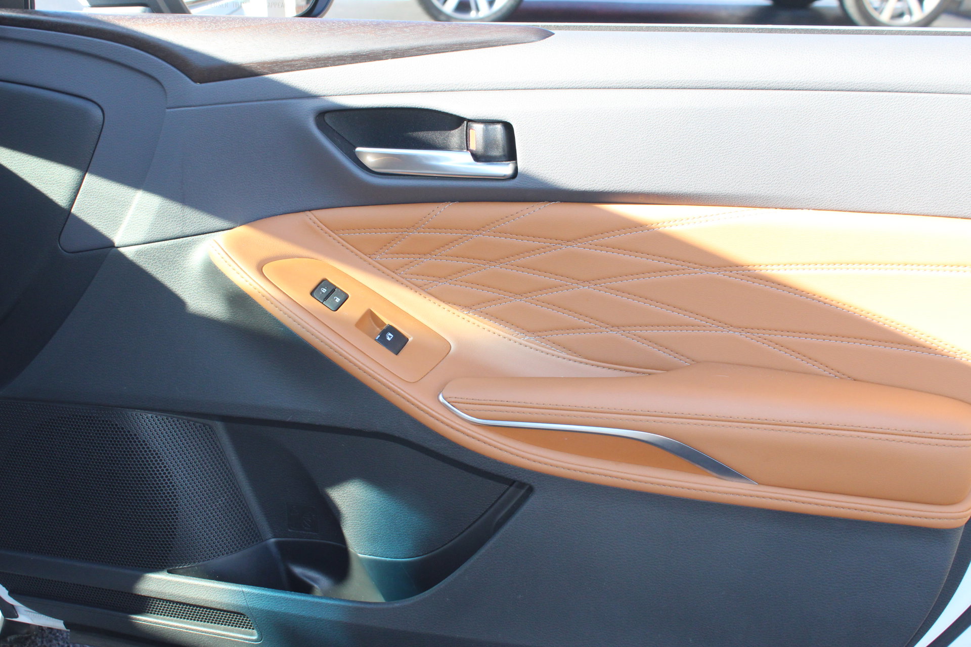 Used 2020 Toyota Avalon Limited image 33