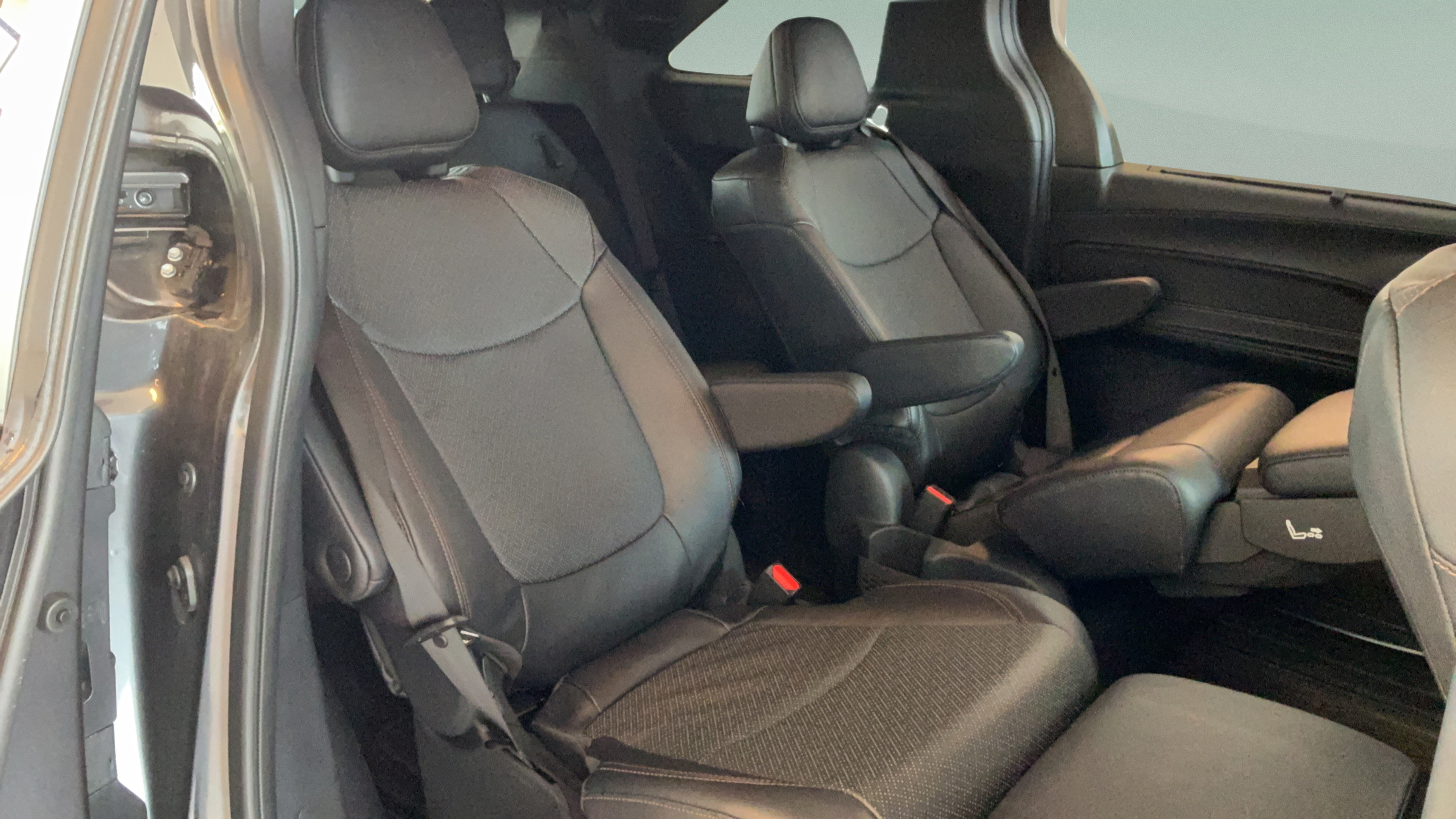 Certified 2025 Toyota Sienna Limited AWD/4WD image 31