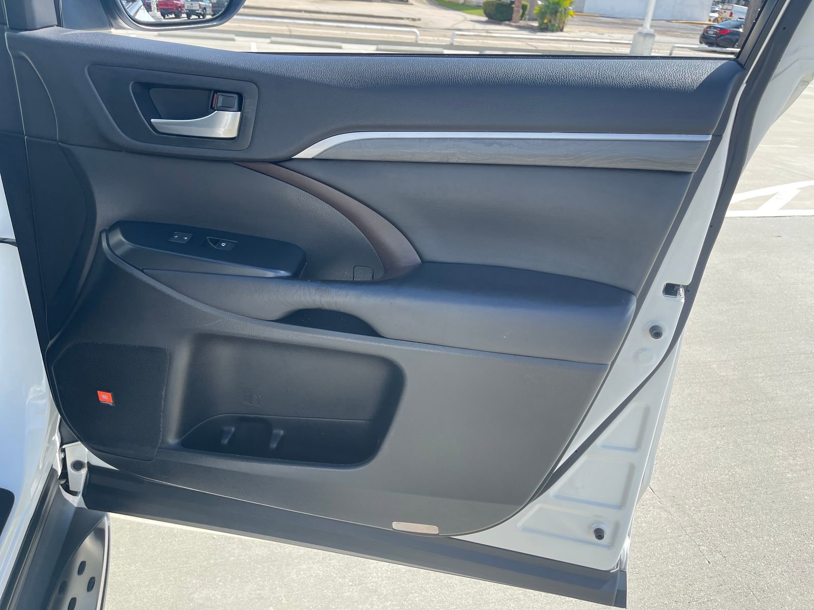 Used 2019 Toyota Highlander Limited FWD image 18