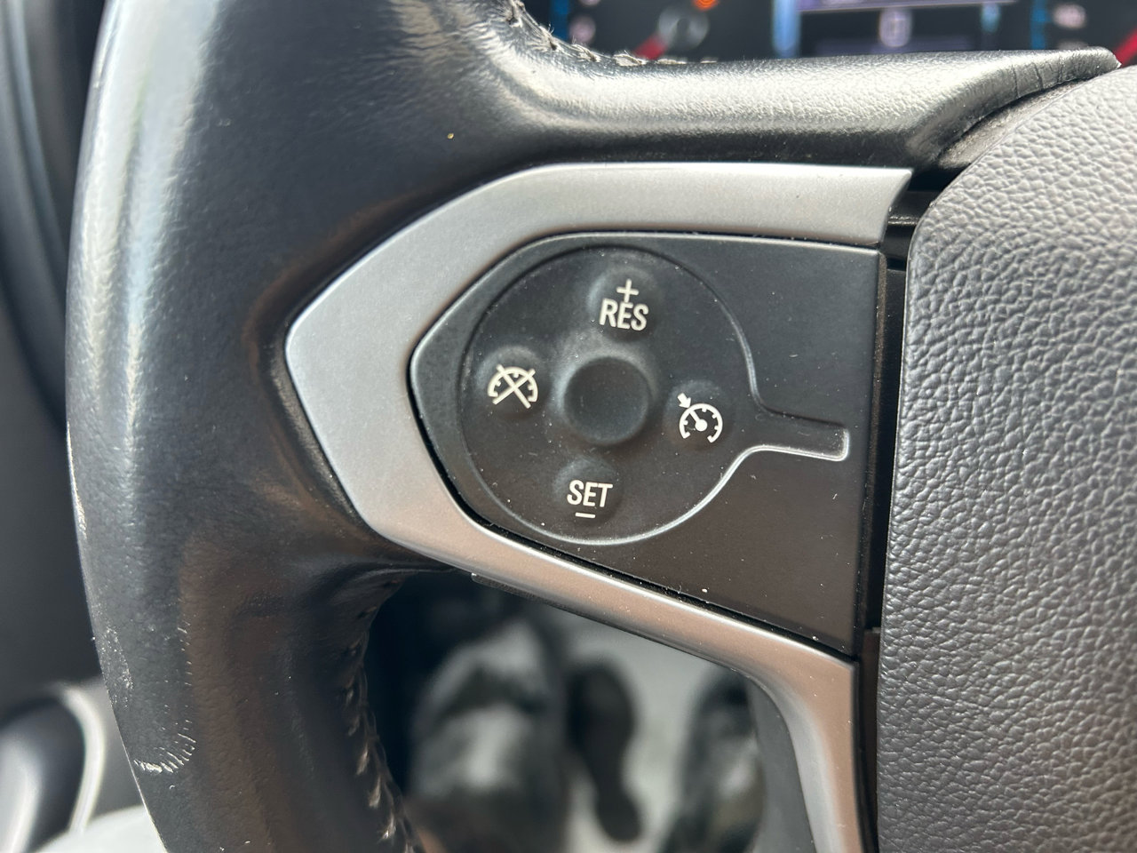 Used 2017 Chevrolet Colorado LT w/ Midnight Edition image 17