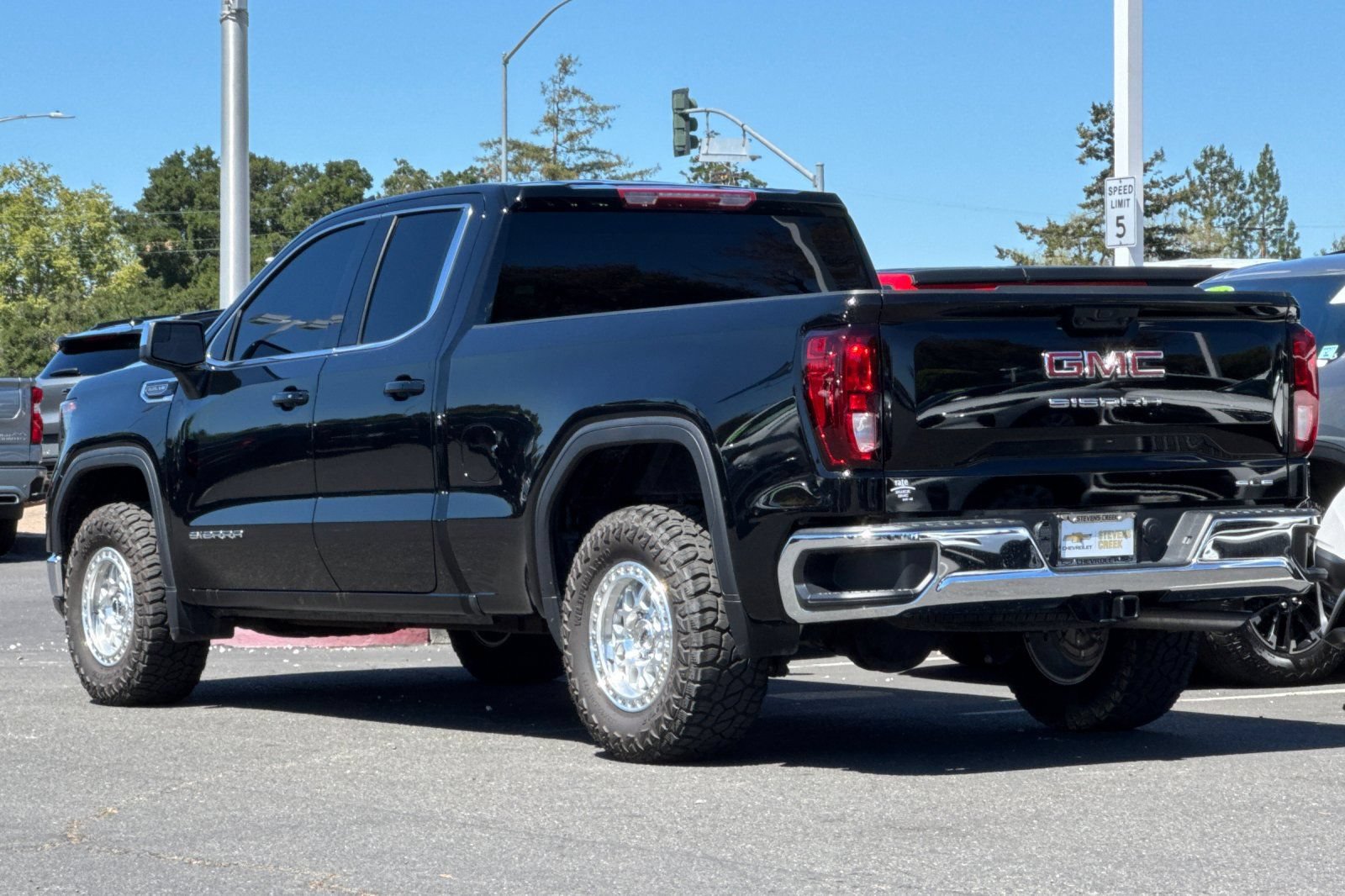 Used 2024 GMC Sierra 1500 SLE RWD image 7