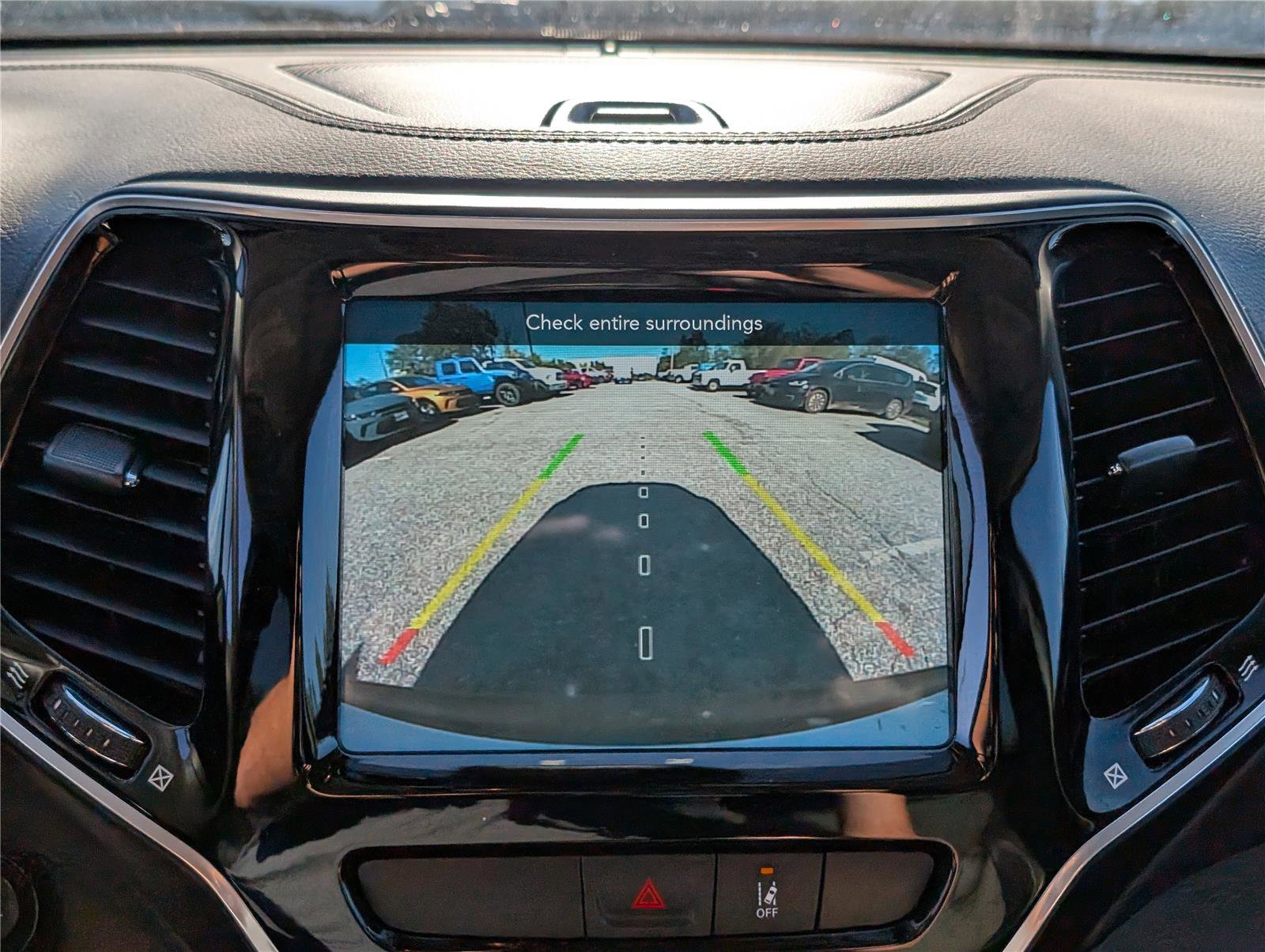 Used 2022 Jeep Cherokee Limited image 27