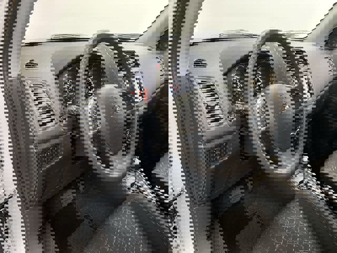 Used 2025 Mitsubishi Outlander Sport ES image 2