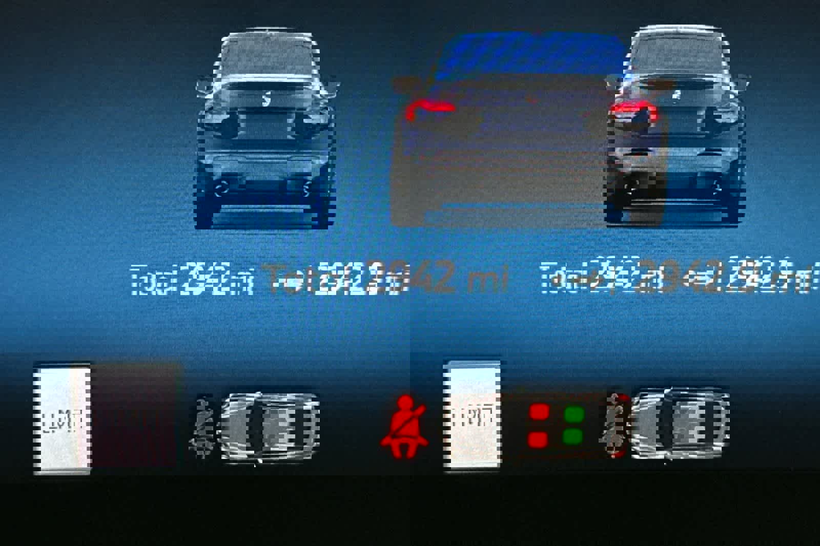 Used 2025 BMW 230i Coupe w/ Premium Package image 25