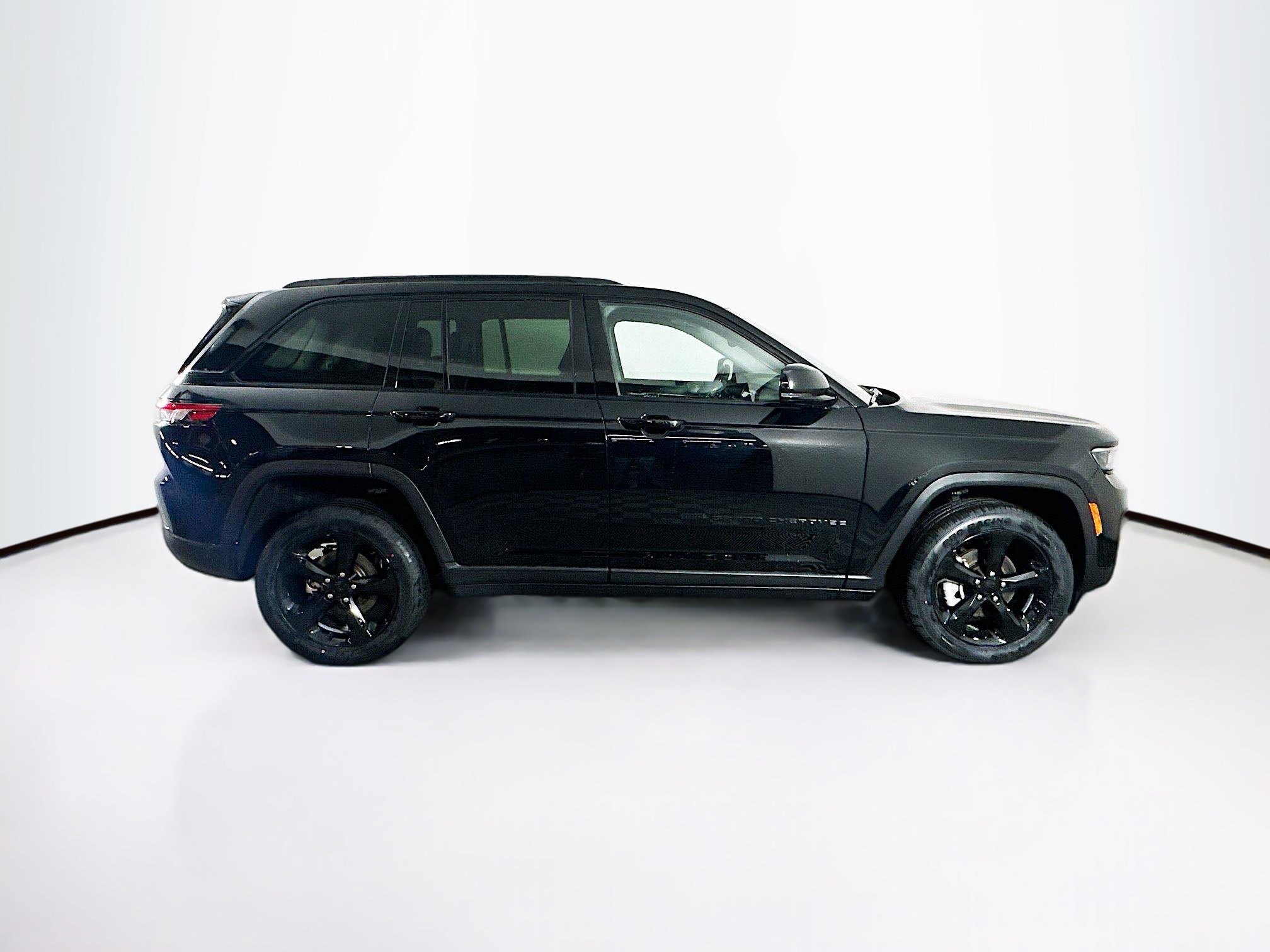 Used 2023 Jeep Grand Cherokee Limited w/ Black Appearance Package image 10