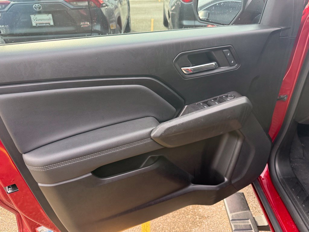 Used 2023 Chevrolet Colorado LT RWD image 8