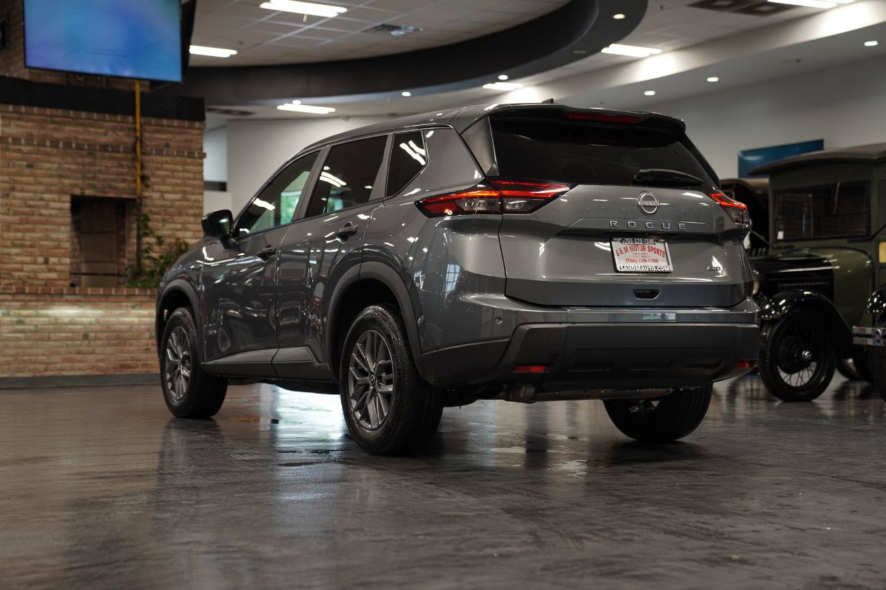 Used 2024 Nissan Rogue S AWD/4WD image 16