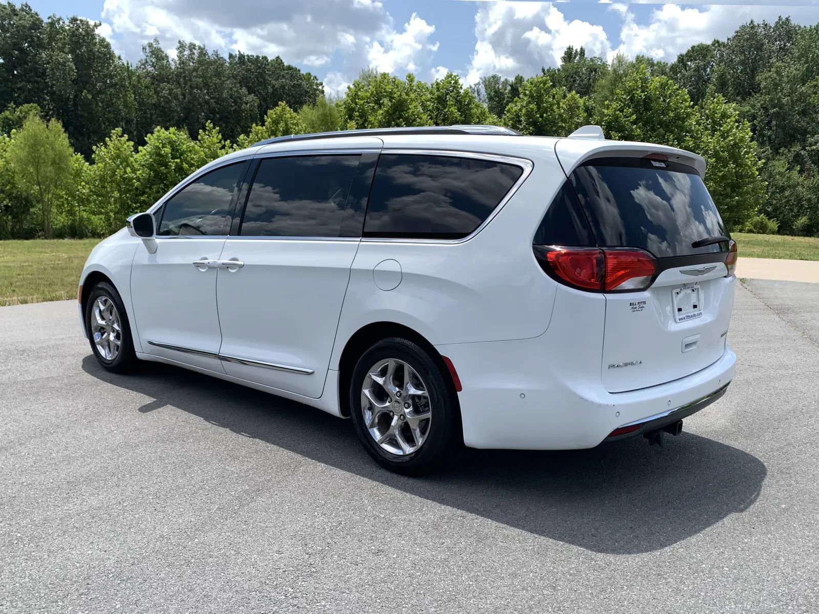 Used 2017 Chrysler Pacifica Limited w/ Advanced Safetytec Group FWD image 5