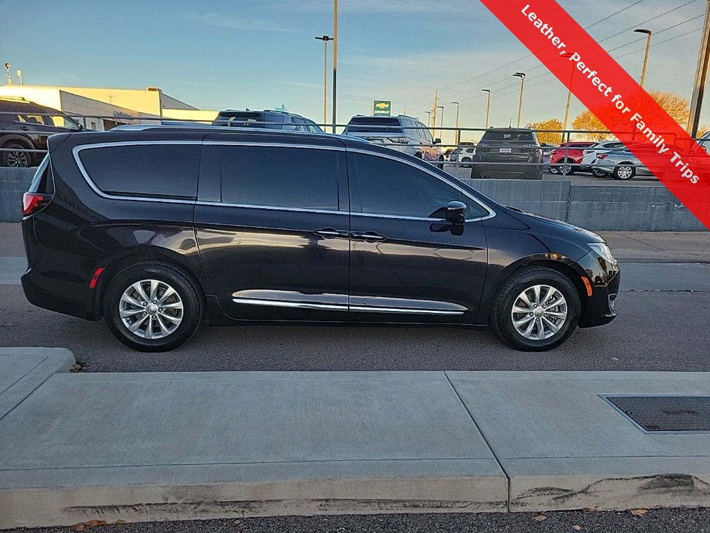 Used 2019 Chrysler Pacifica Touring-L image 8