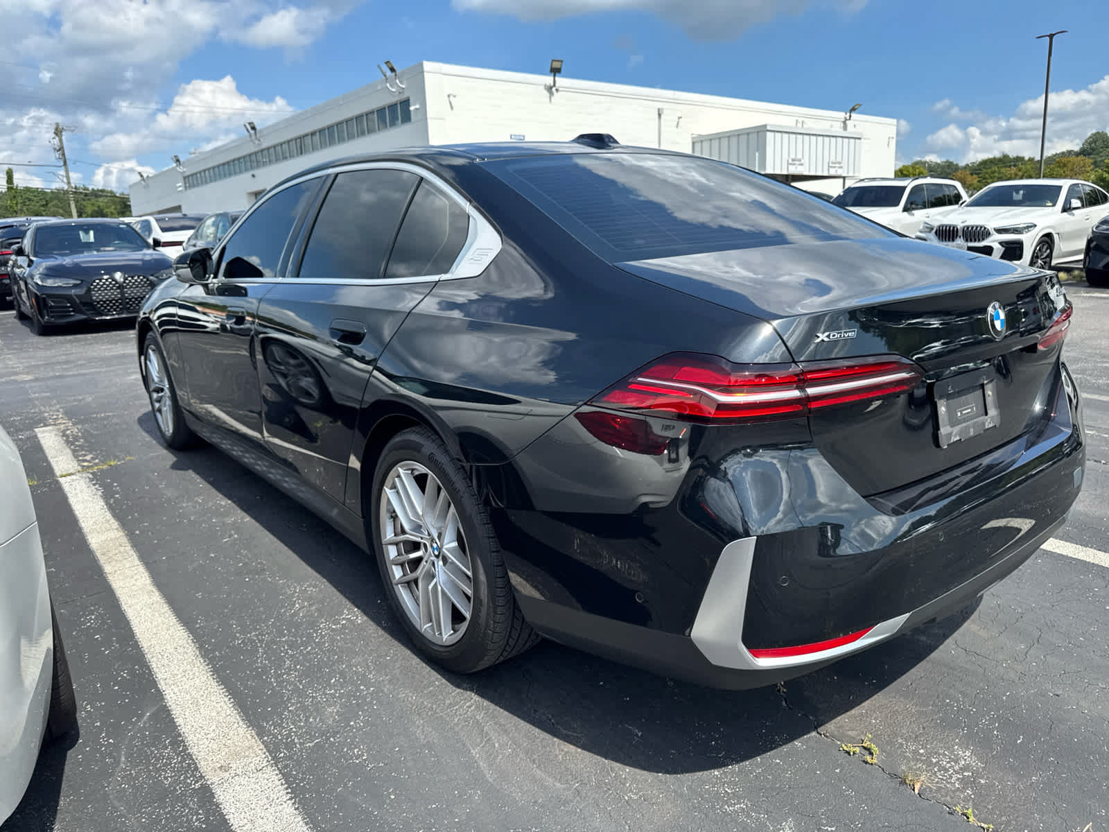 Used 2024 BMW 530i xDrive w/ Premium Package AWD/4WD image 8