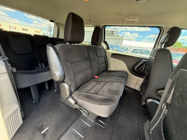 Used 2019 Dodge Grand Caravan SE w/ UConnect Hands-Free Group image 29