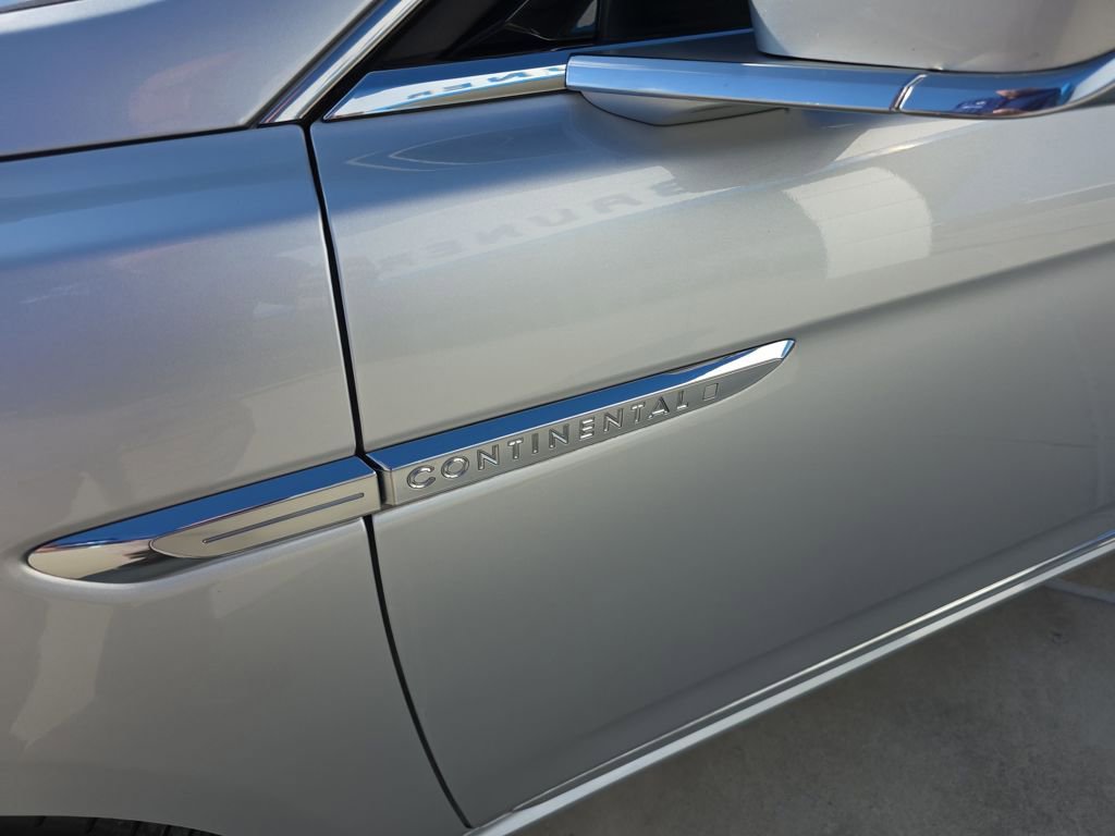 Used 2017 Lincoln Continental Reserve w/ Rear-seat Package image 6