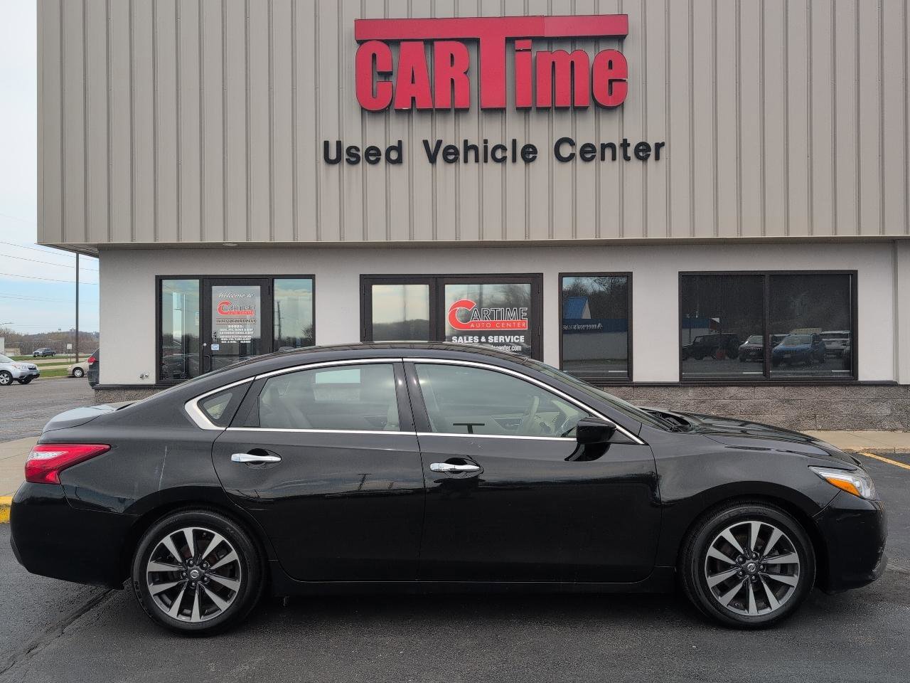 Used 2017 Nissan Altima 2.5 SV image 1