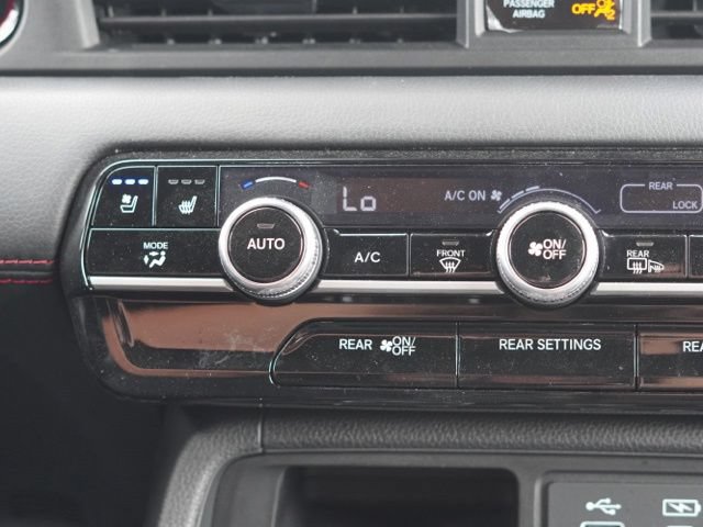 Used 2025 Honda Pilot Black Edition image 31