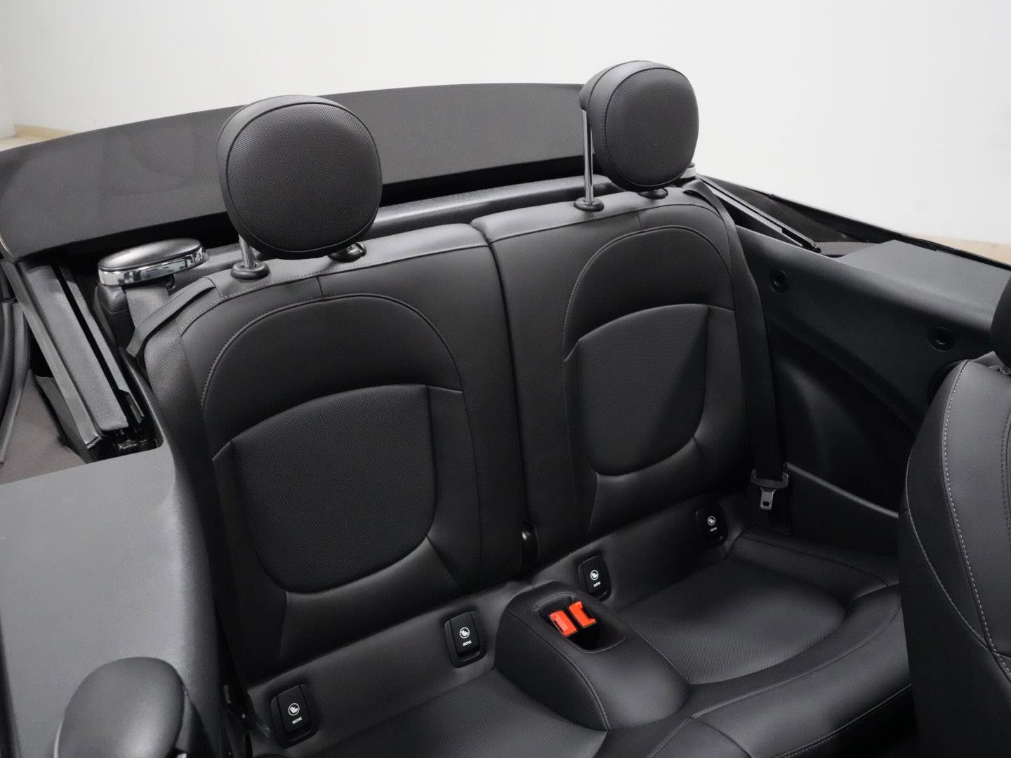 Certified 2024 MINI Cooper S image 9