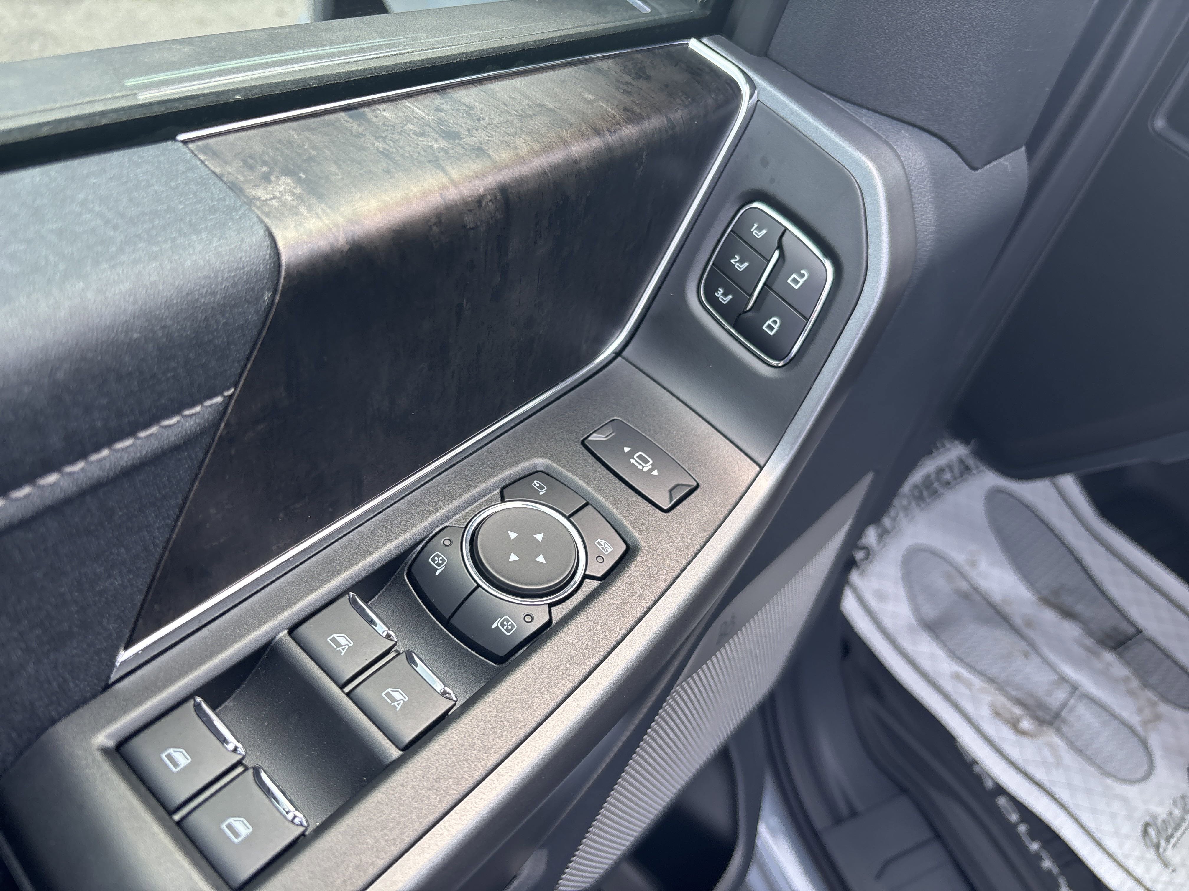 New 2025 Ford F250 Lariat w/ Lariat Ultimate Package image 17