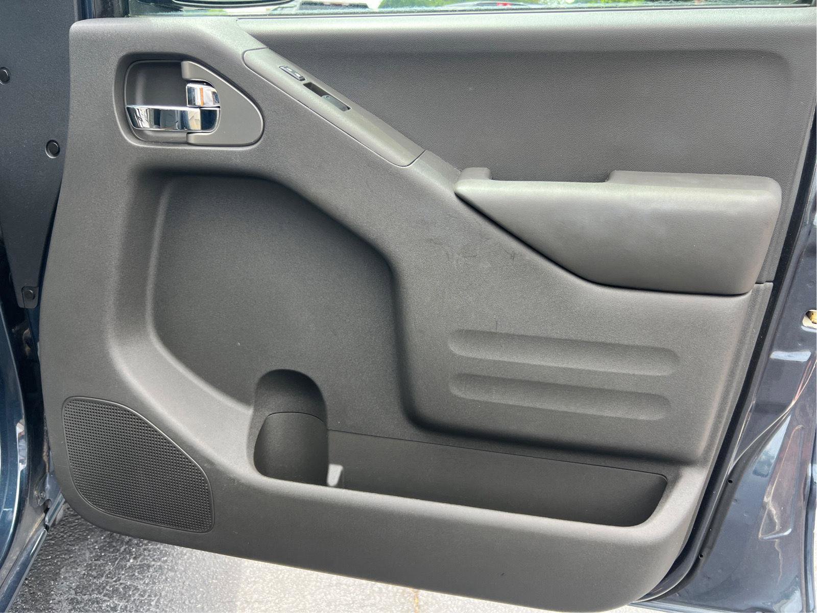 Used 2018 Nissan Frontier SV RWD image 13