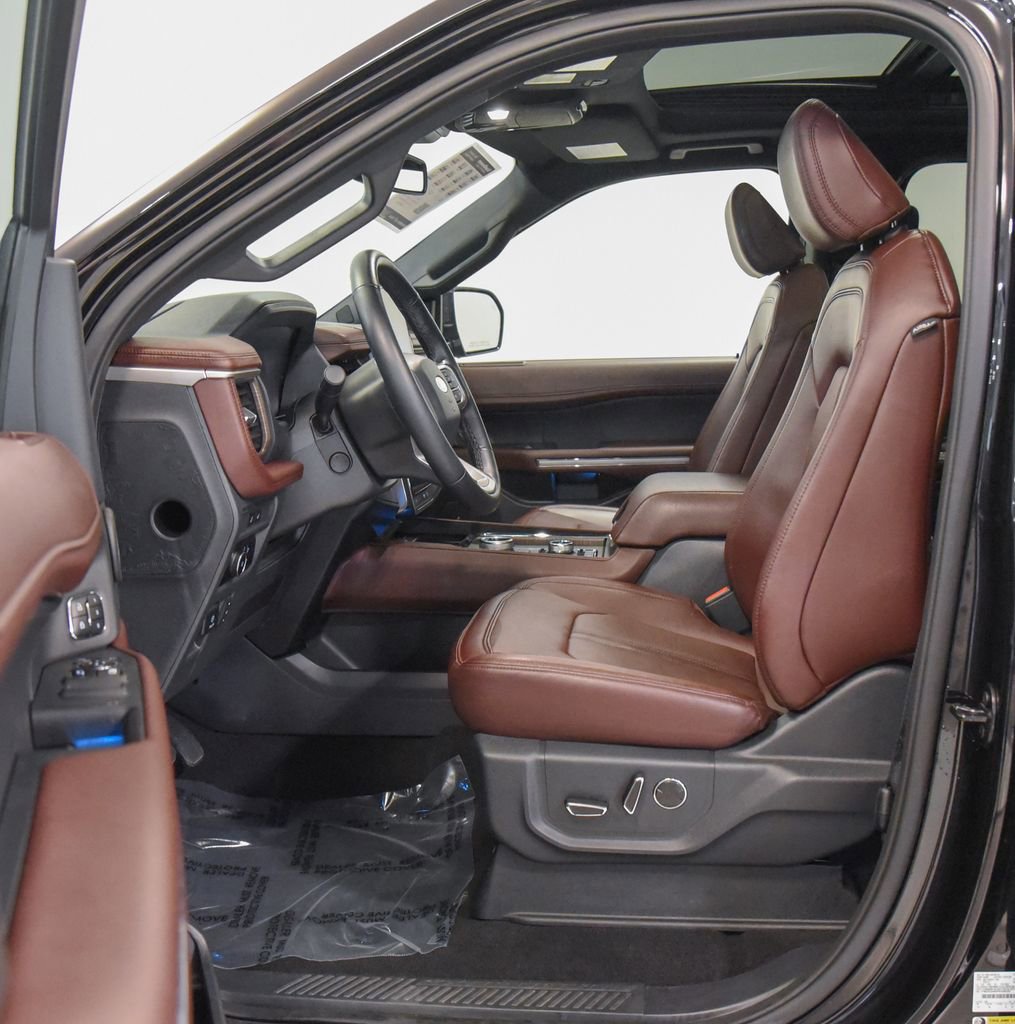 Used 2023 Ford Expedition Max Limited AWD/4WD image 2