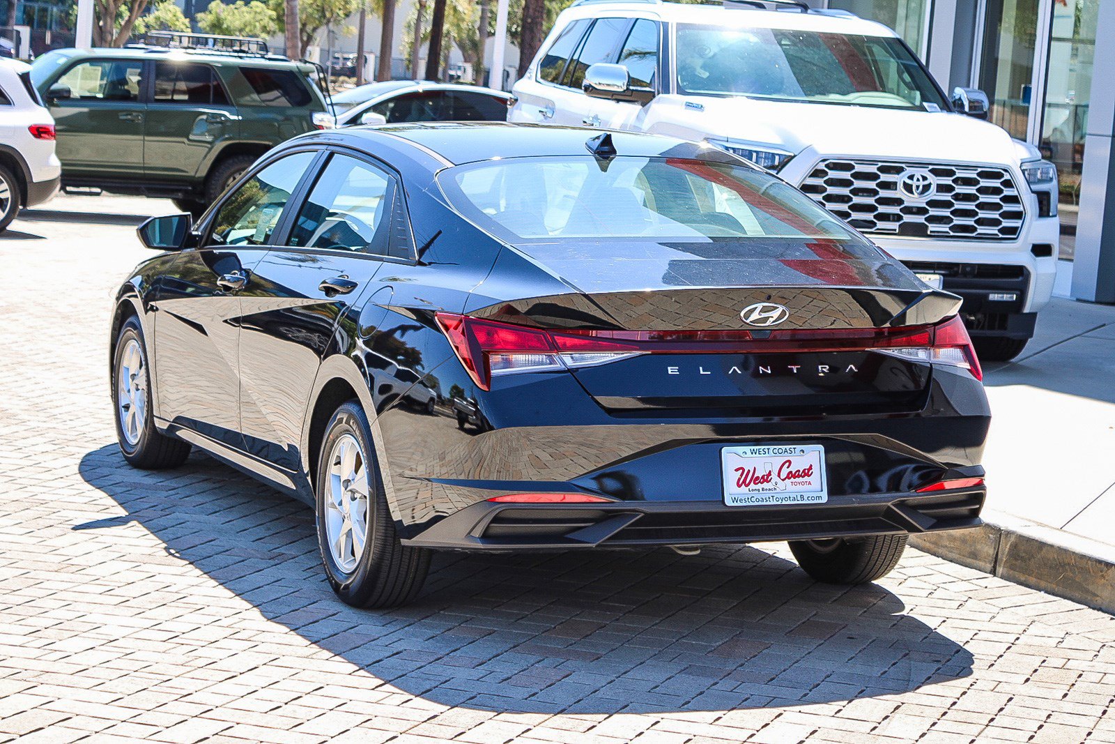 Used 2023 Hyundai Elantra SE FWD image 9