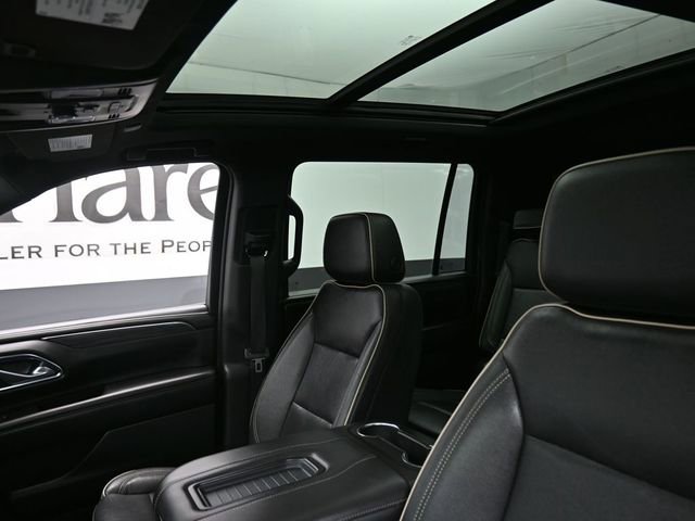 Used 2022 GMC Yukon XL SLT w/ SLT Premium Package AWD/4WD image 17