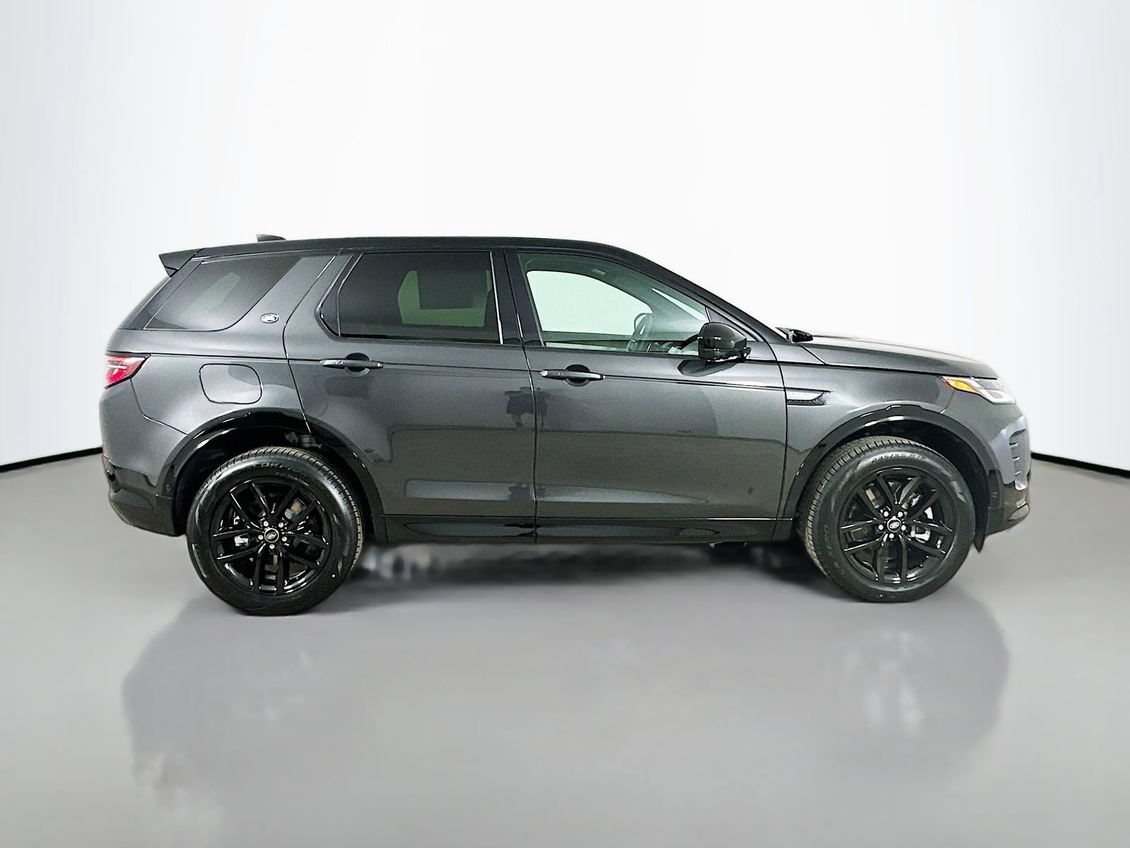 New 2026 Land Rover Discovery Sport Landmark AWD/4WD image 4